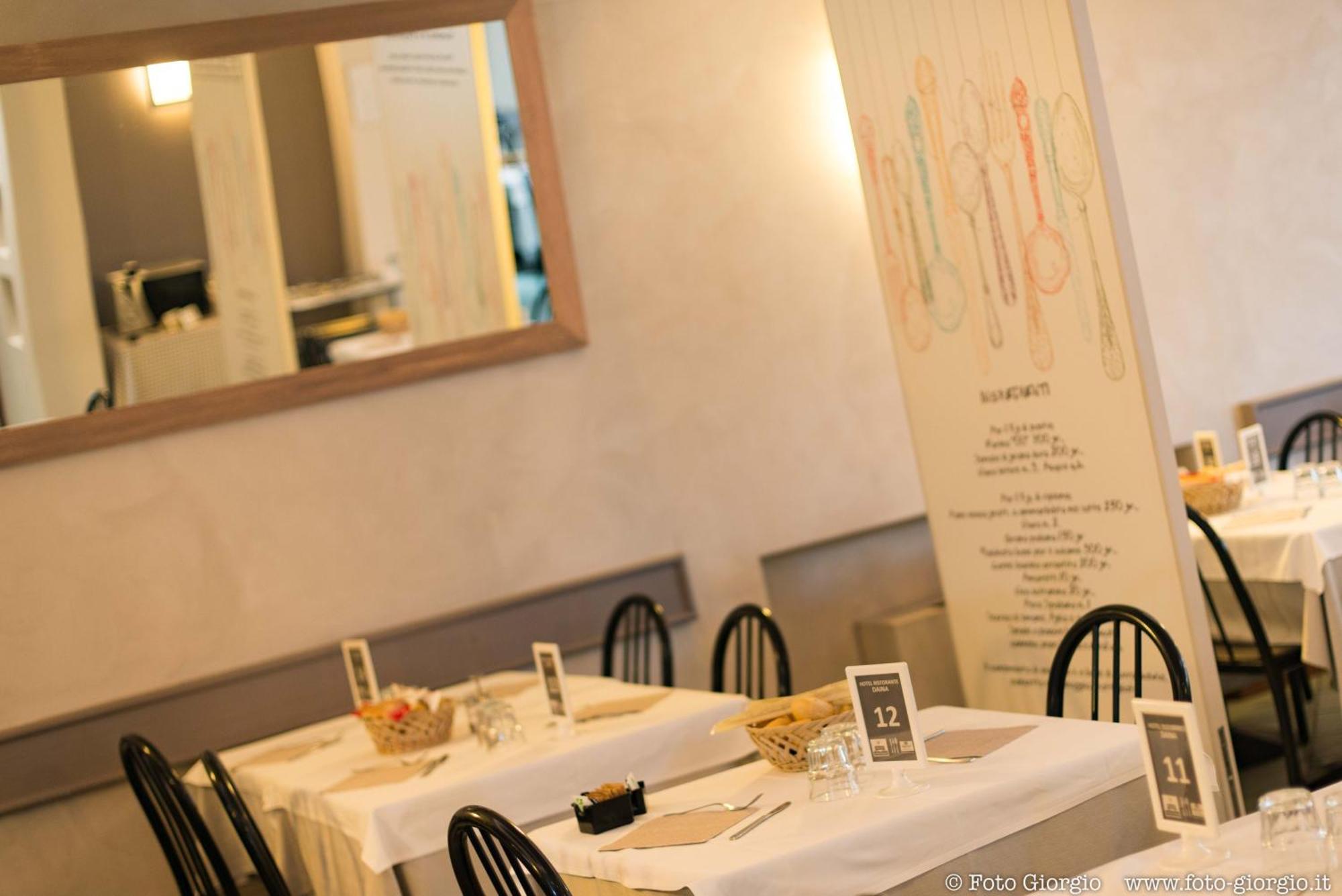 Hotel Daina Dalmine Ngoại thất bức ảnh