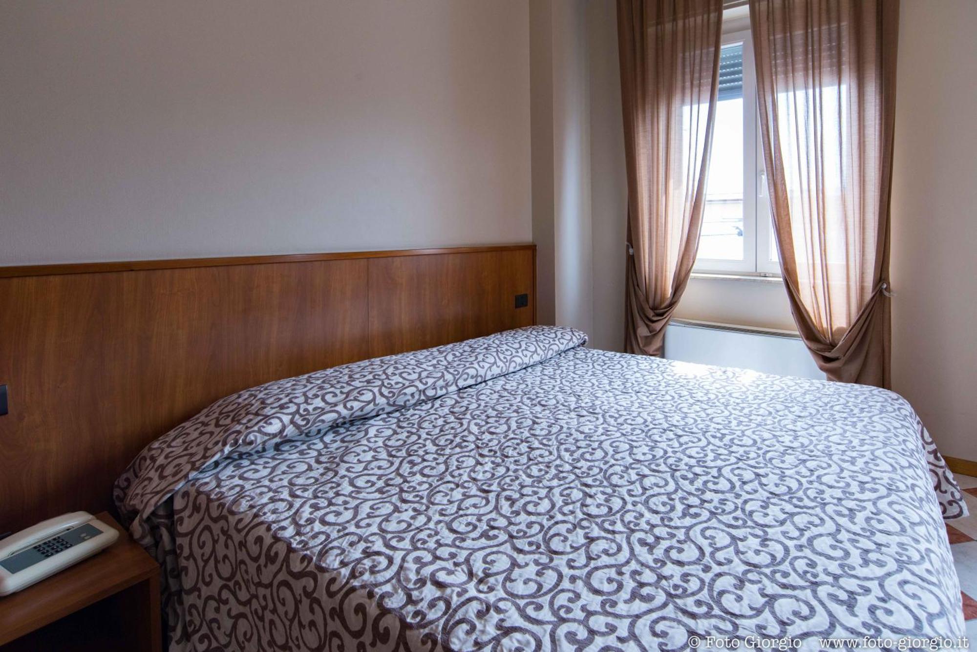Hotel Daina Dalmine Ngoại thất bức ảnh