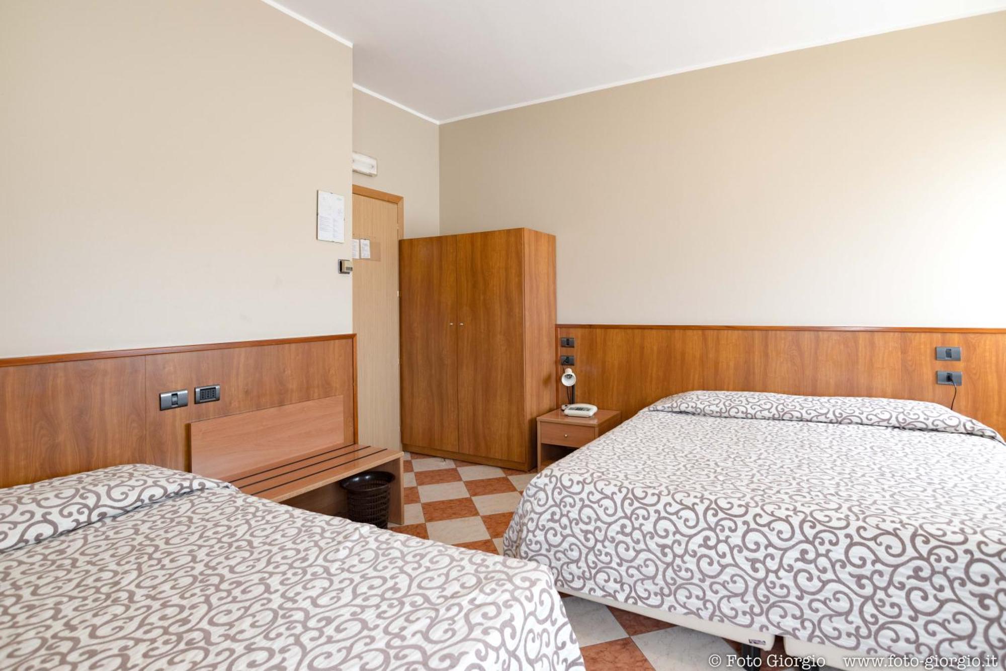 Hotel Daina Dalmine Ngoại thất bức ảnh