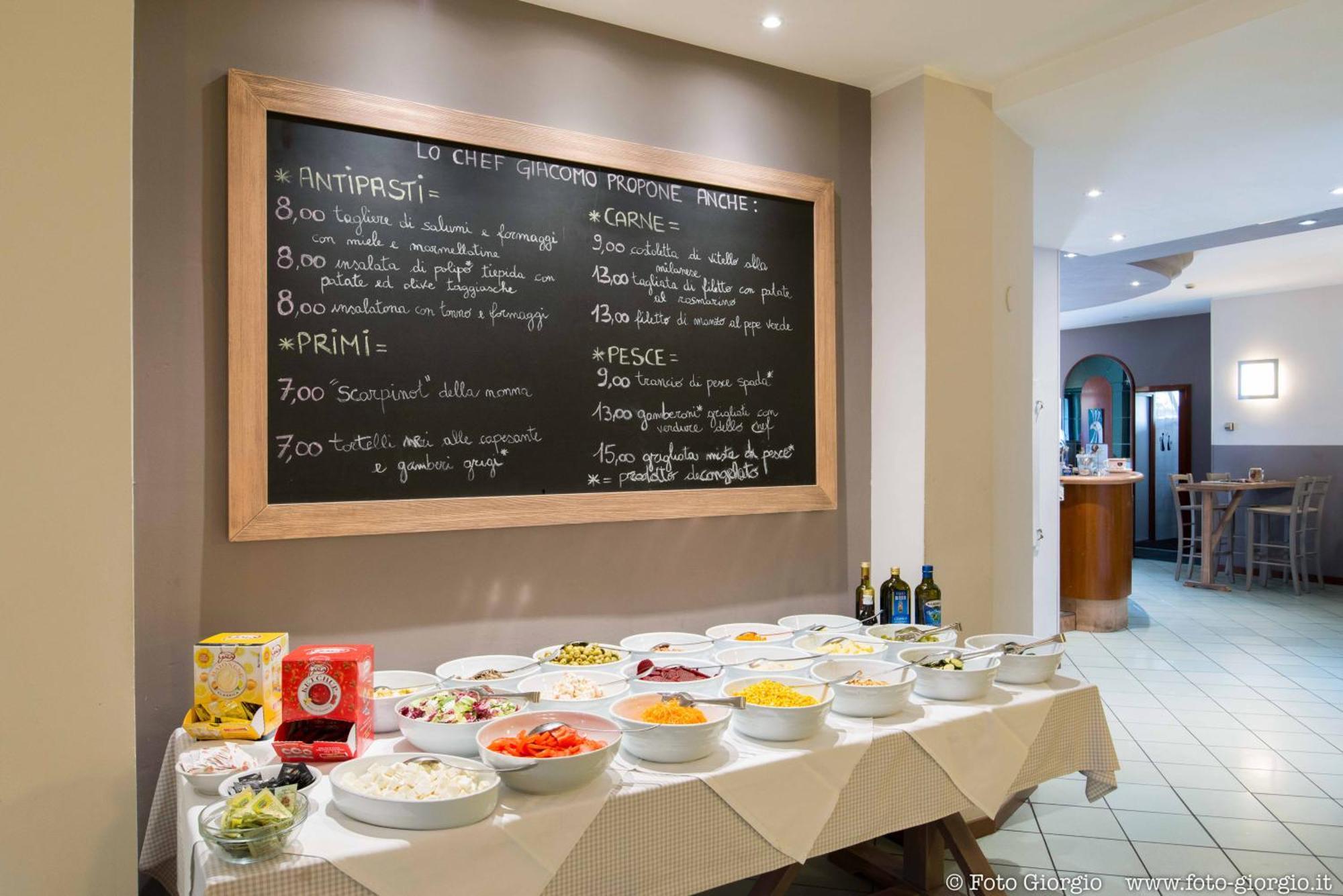 Hotel Daina Dalmine Ngoại thất bức ảnh