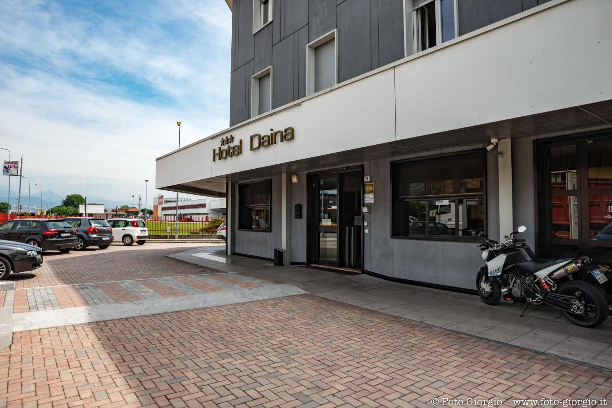 Hotel Daina Dalmine Ngoại thất bức ảnh