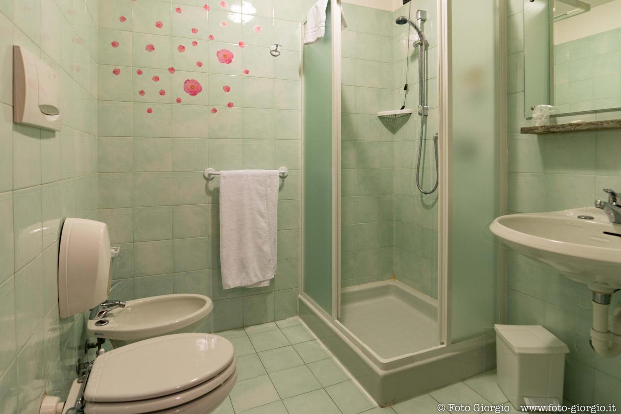 Hotel Daina Dalmine Phòng bức ảnh
