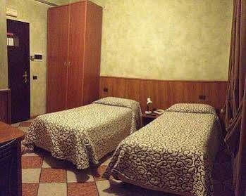 Hotel Daina Dalmine Ngoại thất bức ảnh