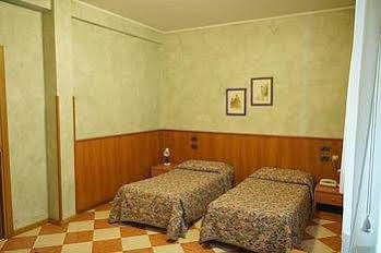 Hotel Daina Dalmine Ngoại thất bức ảnh